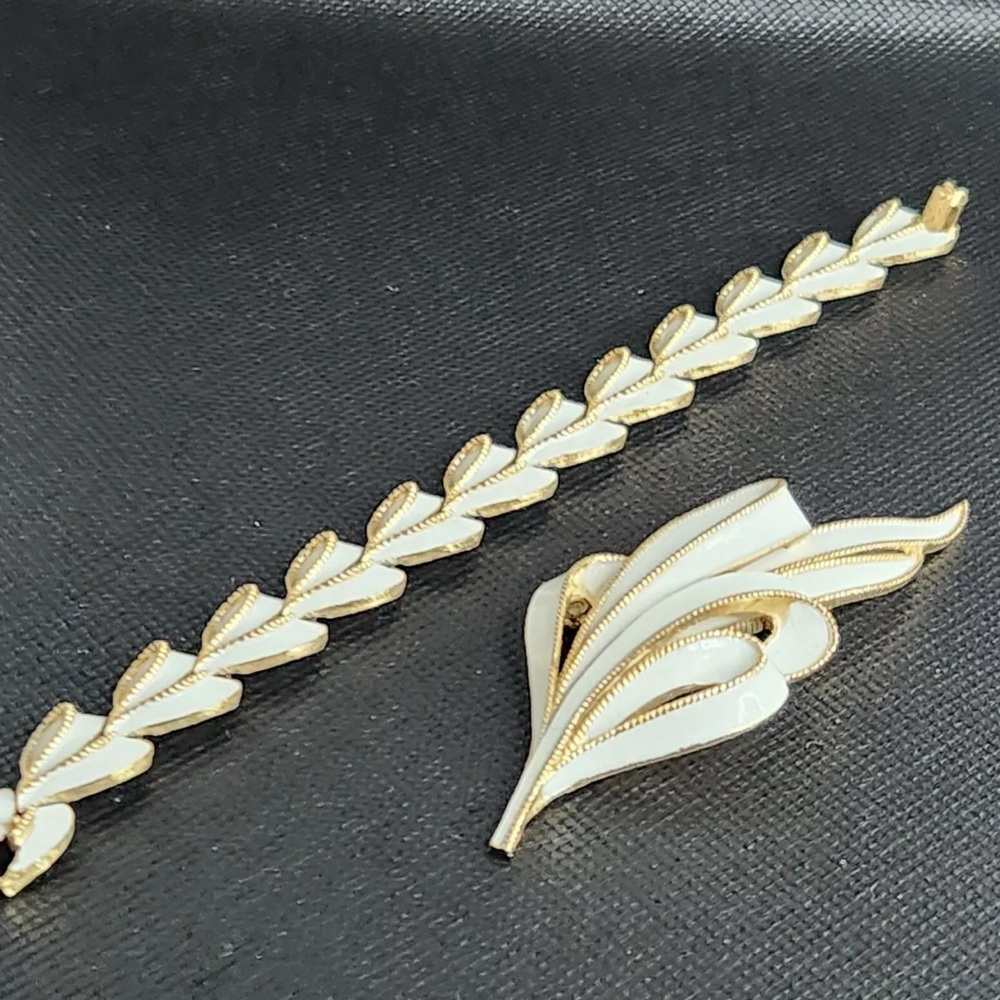 Vintage Crown Trifari White Enamel Bracelet & Brooch Set Mid-Century Leaf Design
